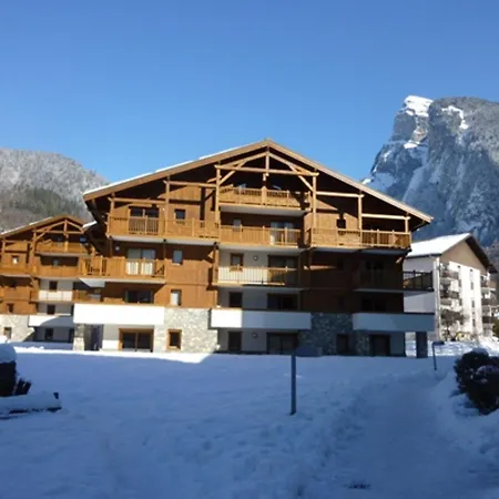 Apartment Cosy Avec Balcon Et Parking Au Centre De Samoens, Proche Du Ski-bus - Fr-1-624-158